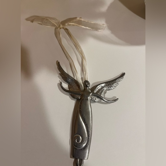 Serenity Angel Silver Metal Ornament Mother Teresa” We Can Do No Great “ - Picture 6 of 7